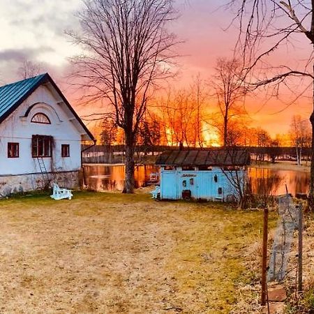 Romantic Spa Villa With Fireplace By The Lake Stjarnsund Exterior foto
