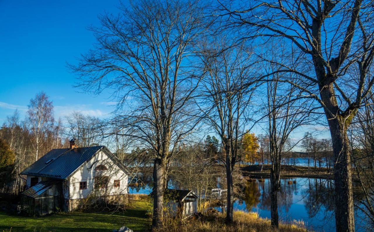 Romantic Spa Villa With Fireplace By The Lake Stjarnsund Exterior foto