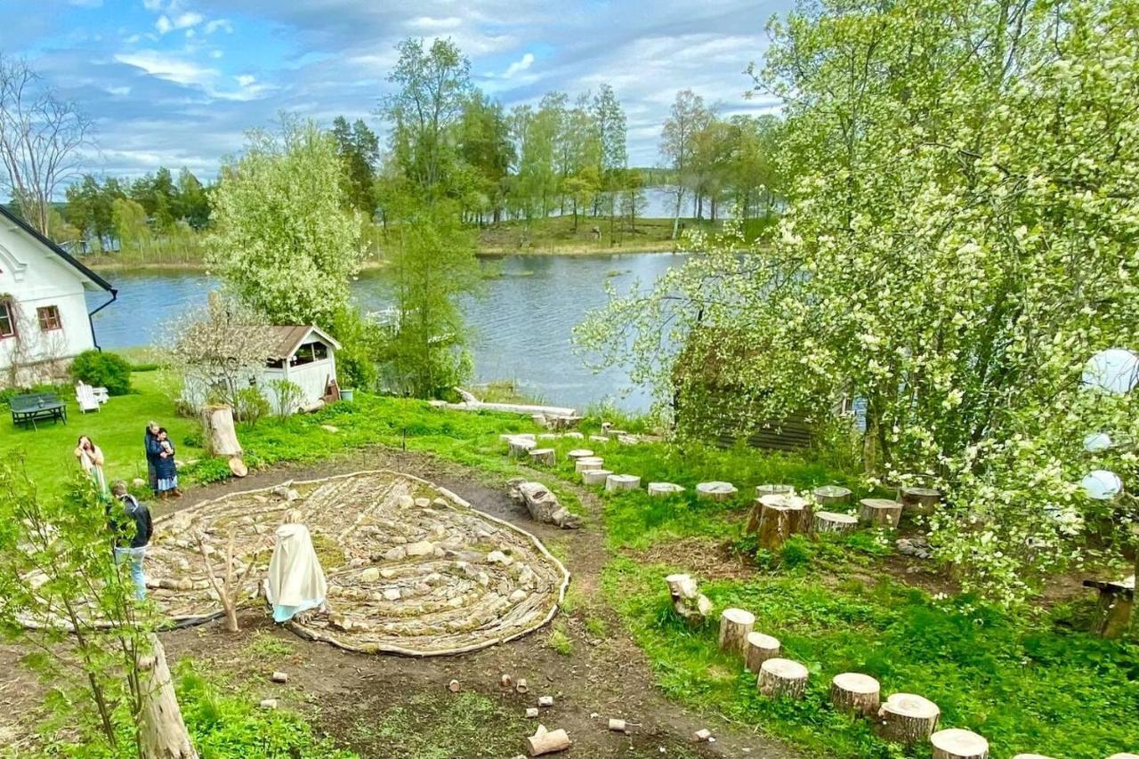 Romantic Spa Villa With Fireplace By The Lake Stjarnsund Exterior foto