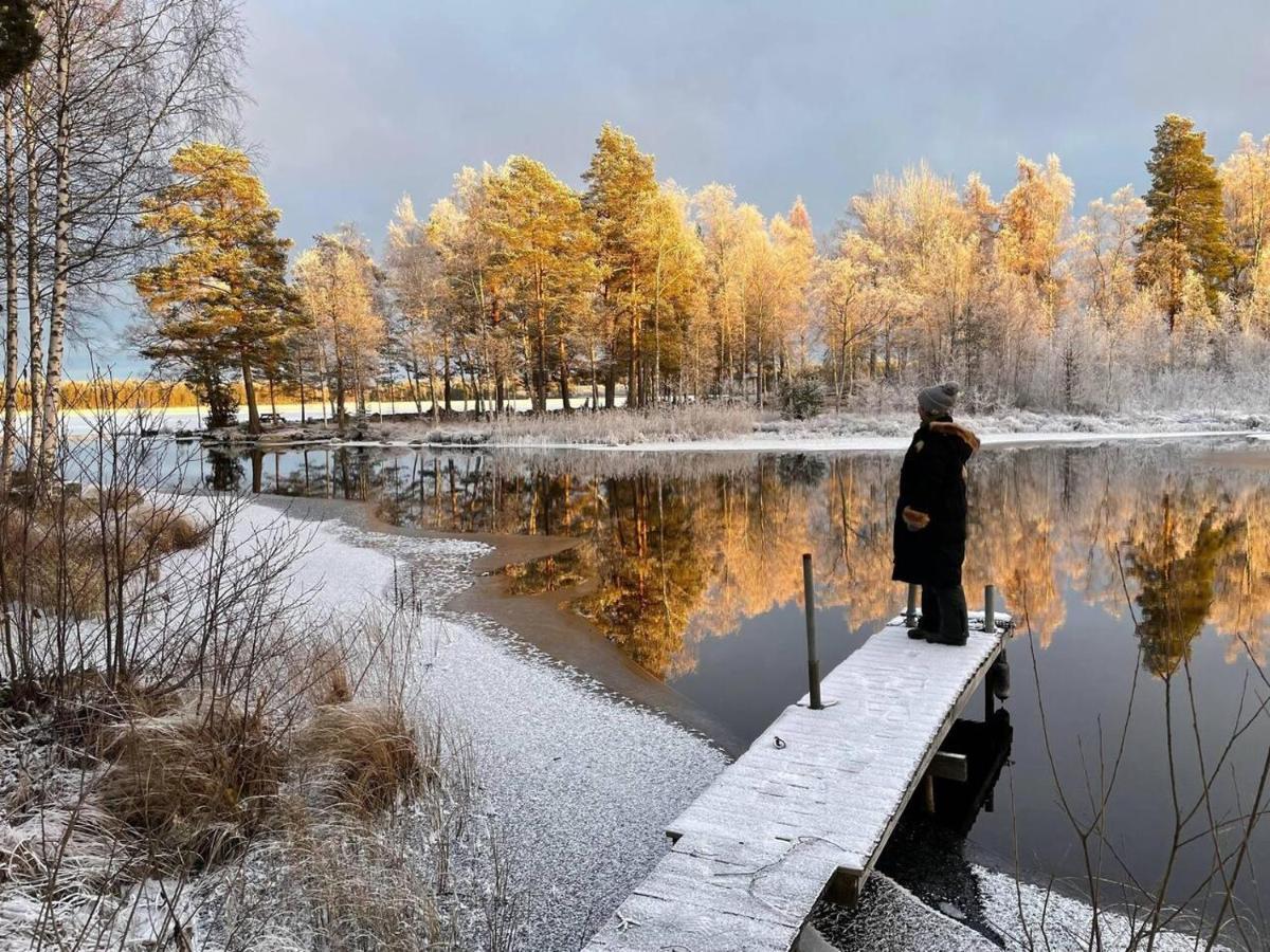 Romantic Spa Villa With Fireplace By The Lake Stjarnsund Exterior foto